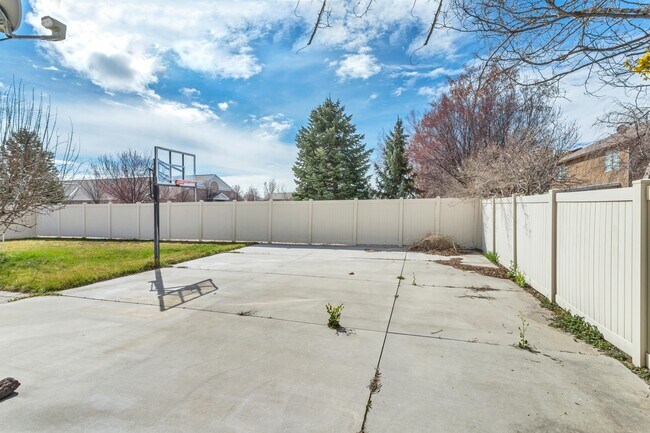 Building Photo - 2867 W 400 S