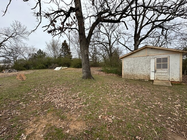 Building Photo - Charming 3 Bedroom / 2 Bathroom (1176 sf)