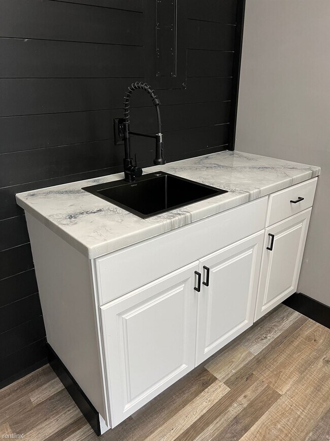 Building Photo - 3 br, 1 bath House - 1602 Jay Street