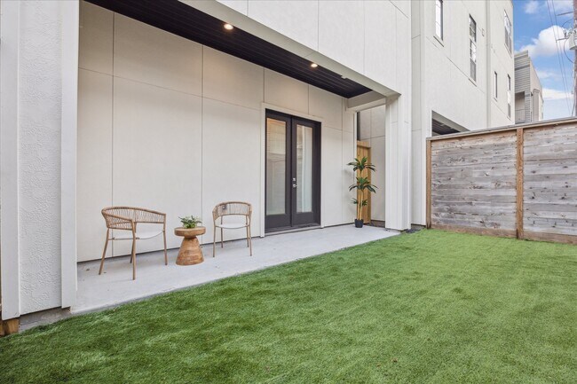 Building Photo - 5820 Winsome Ln