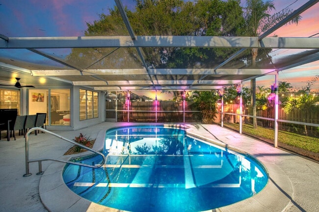 Building Photo - 755 S Rainbow Dr