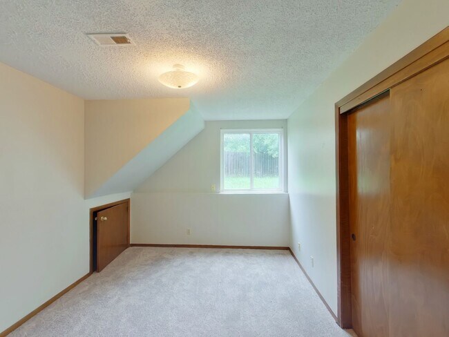 Building Photo - 1730 S Beech Ct