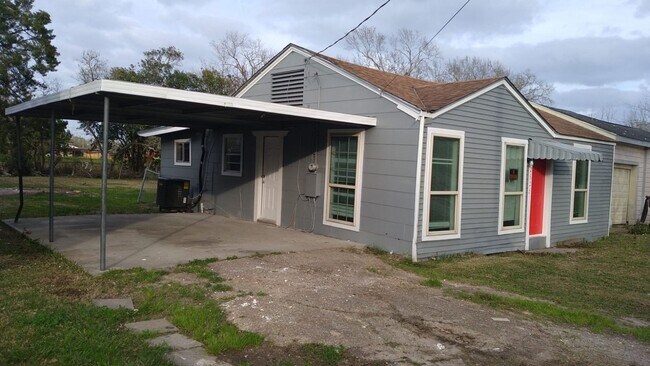 Building Photo - 2628 4th Ave