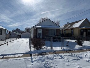 Building Photo - 814 E Mesa Ave