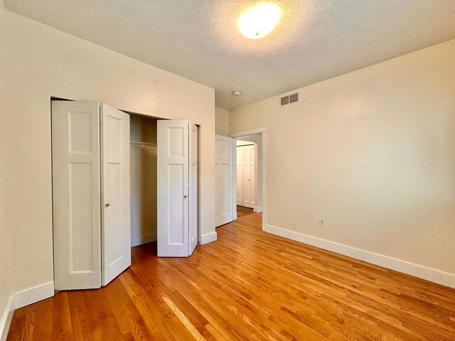 Building Photo - Four Bedroom Home in Eastown GR