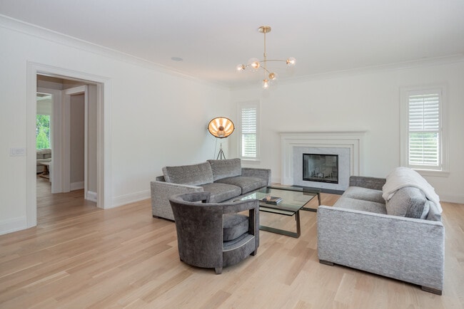 Building Photo - 126 Somerset Ave