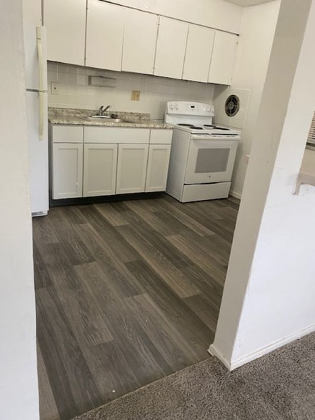 Building Photo - 7121-7159 Lexington Ave