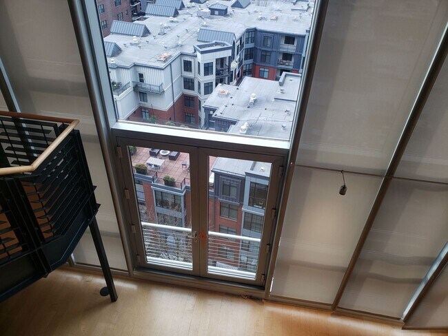 Building Photo - Wonderful Two story Penthouse Condo! Water...