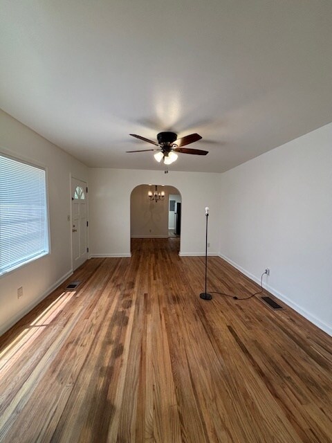 Building Photo - 301 Maple St