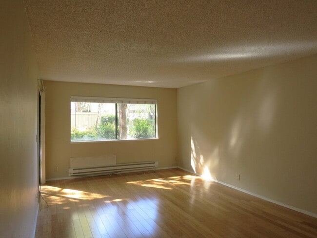 Building Photo - 1 bedroom 1 bath condo in heart of Silicon...