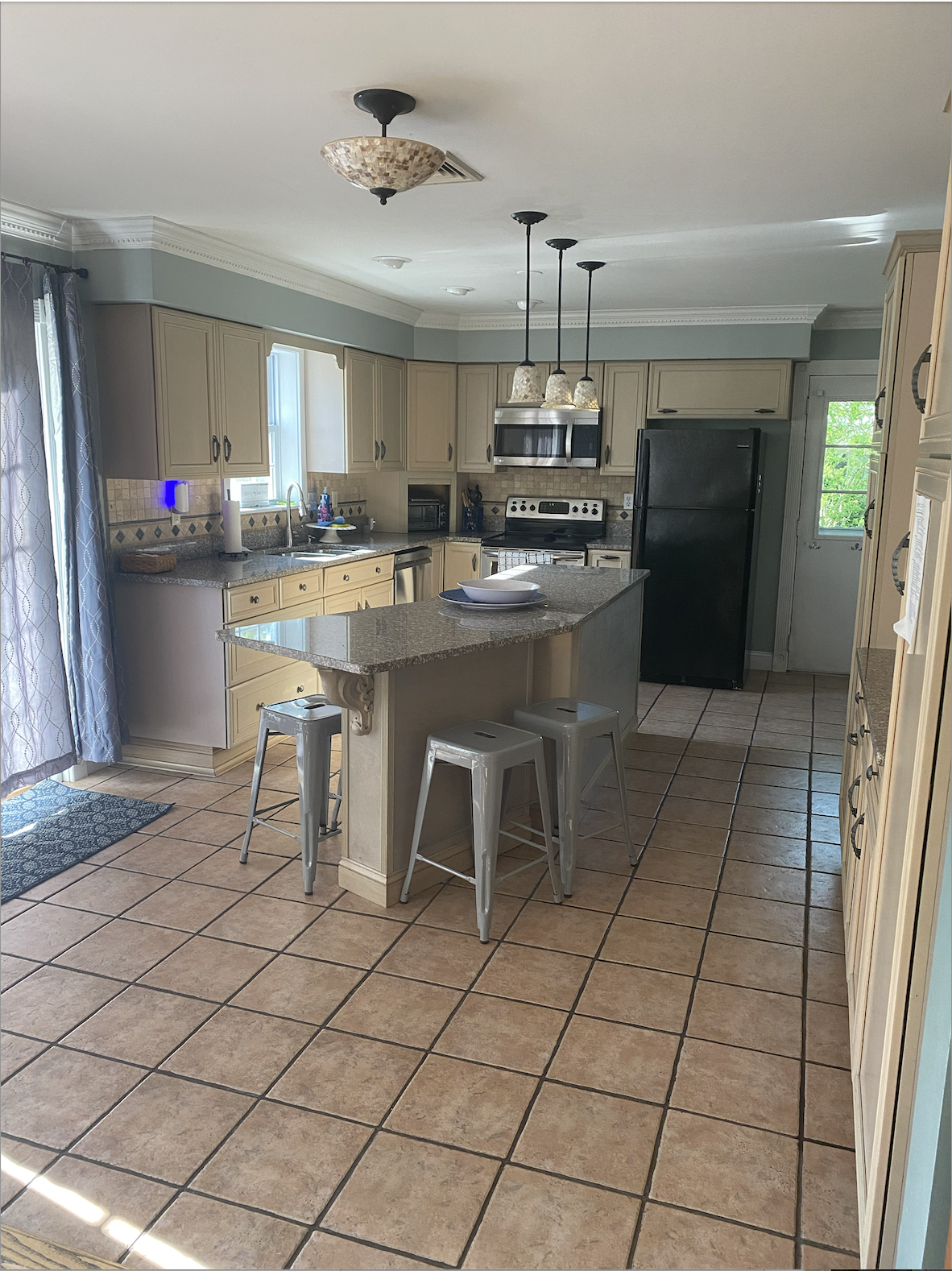 fully stocked kitchen - 7 Evelyn Dr