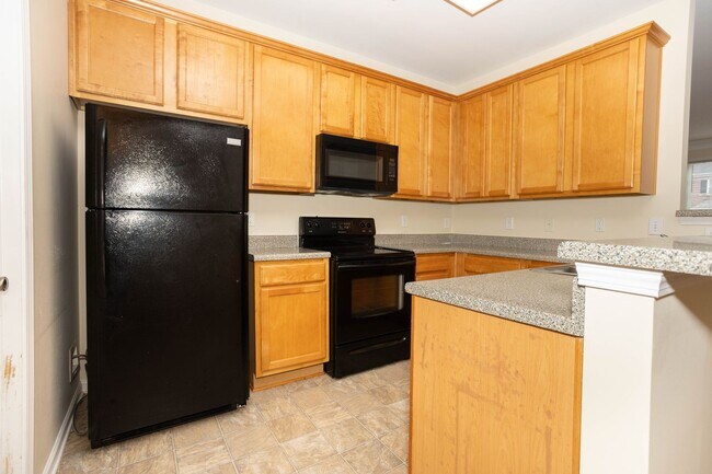 Building Photo - Price Drop Alert!  Beautiful Townhome in K...
