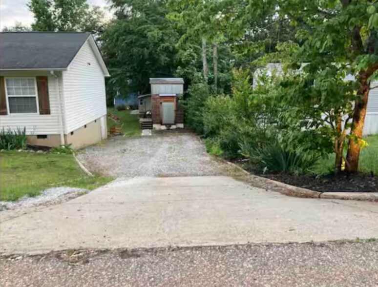 Building Photo - 36 Lyle Dr