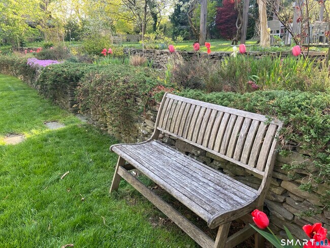 Building Photo - 82 Edgehill Rd