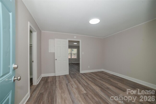 Building Photo - 5113 Higgins St