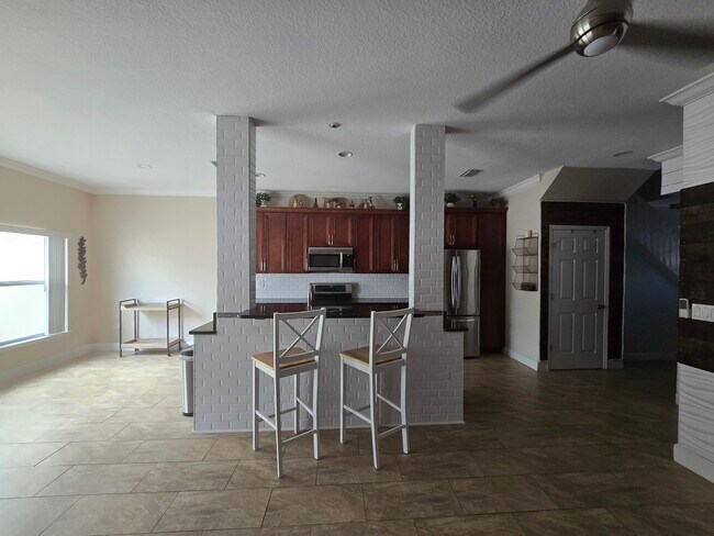 Building Photo - 802 King Neptune Ln