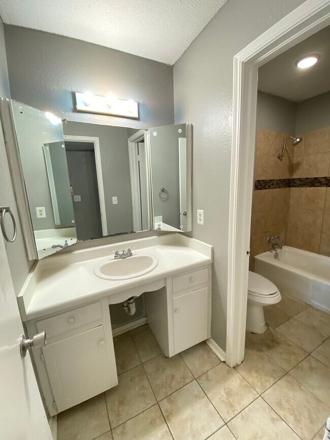 Building Photo - 1 BED 1 Bath APT NW OKC PC Schools