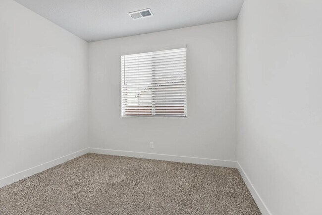 Building Photo - 3 Bedroom Home in Washington's Premier Bri...