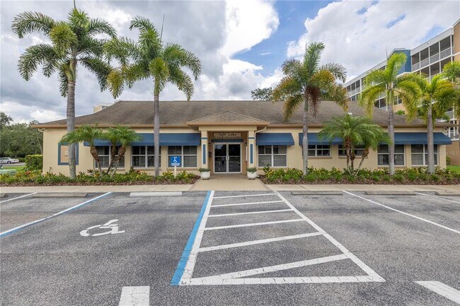 Building Photo - 960 Starkey Rd