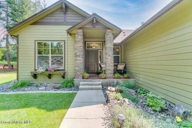 Building Photo - Pebble Creek