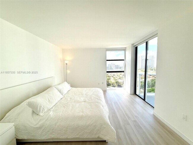 Building Photo - 20505 E Country Club Dr