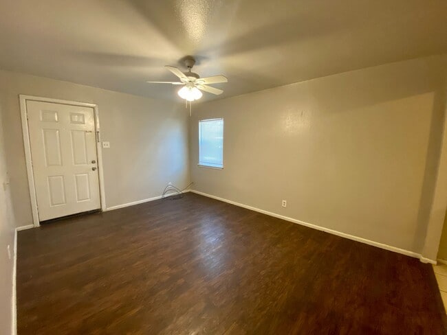 Building Photo - 4613 Belton Ave