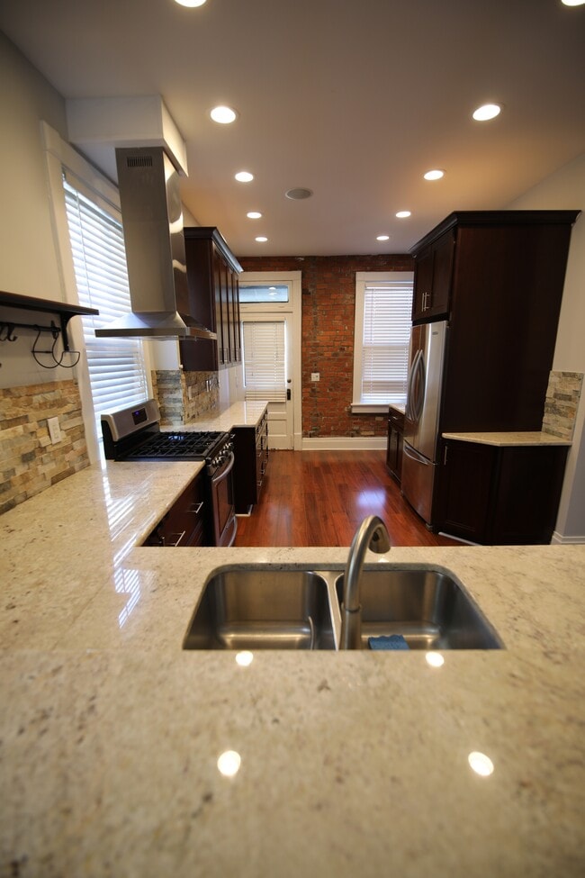 Building Photo - 310 E Beck St