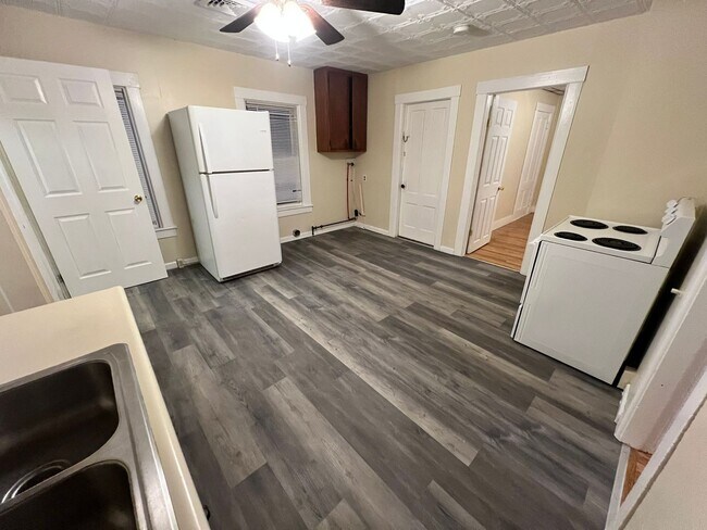 Building Photo - 23-25-25 Dale St