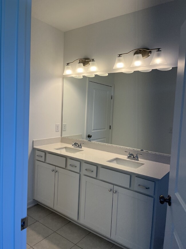 Building Photo - New Charming 3-Bed, 2-Bath Retreat with 1,573 Sq Ft of Comfort in Shelbyville!