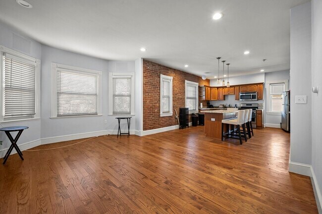 Primary Photo - 493 Broadway