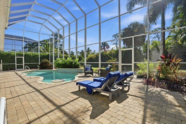 Building Photo - 3011 Pine Tree Dr