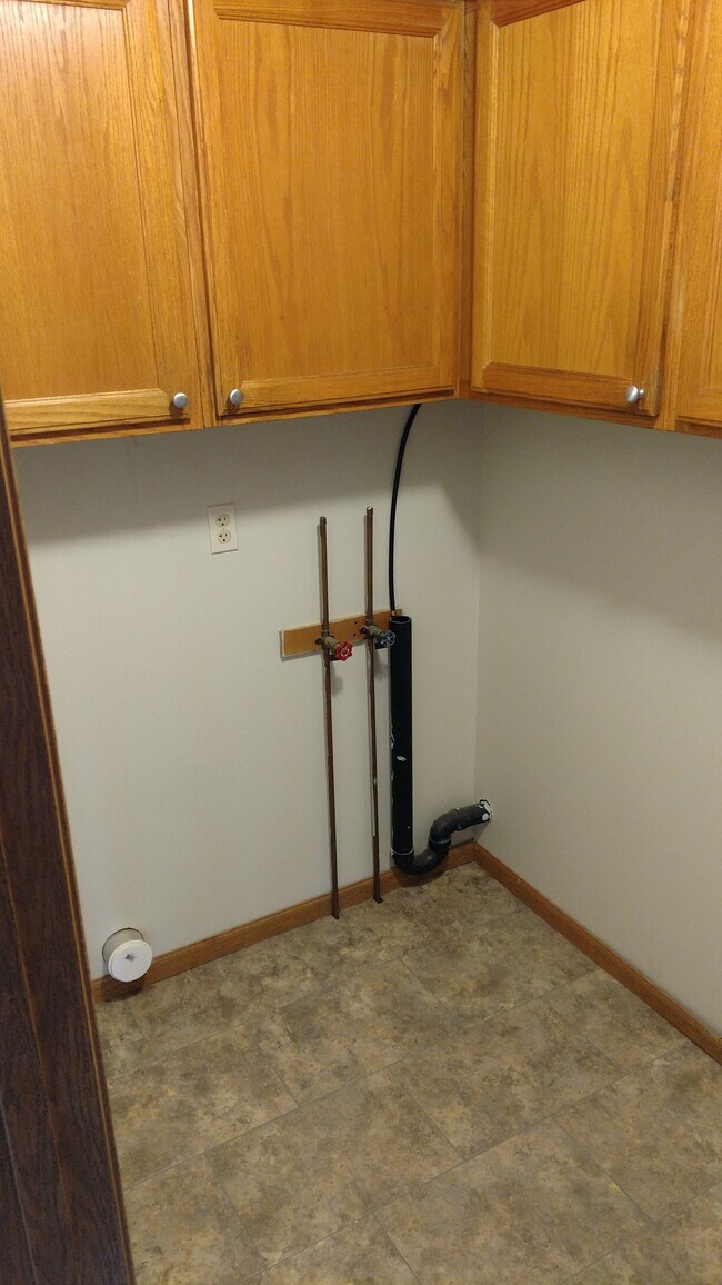 Building Photo - 7000 W 128th Ln