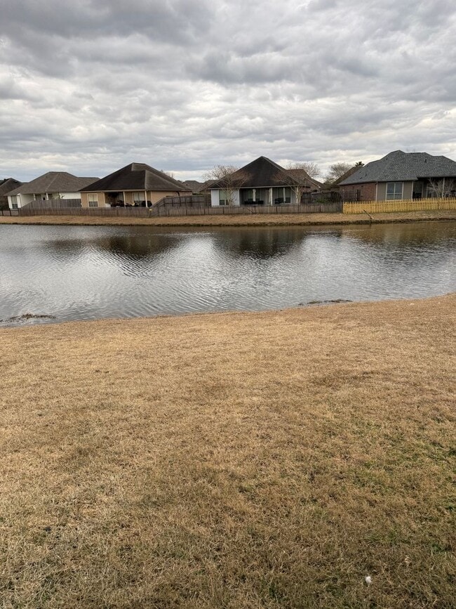 Building Photo - Beautiful Home on the Lake in Nicholson Lake Subdivision and Near LSU