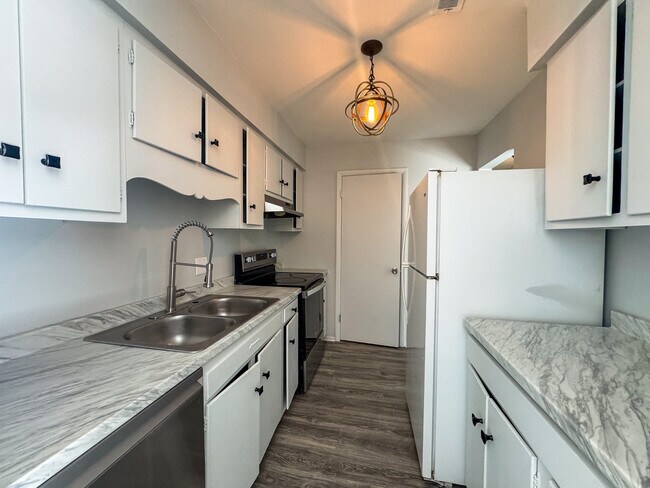 Building Photo - 1287 Schaub Dr