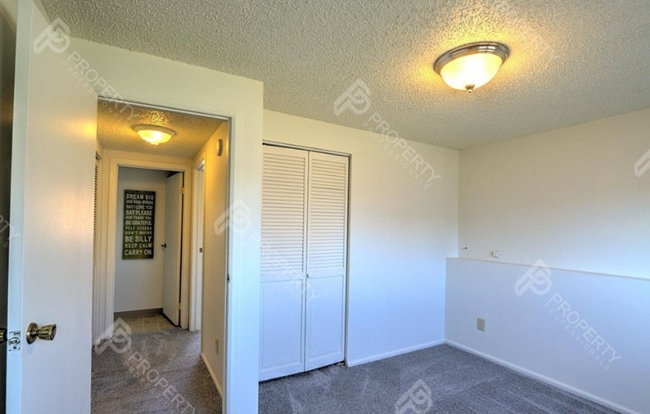 Building Photo - Single Family Home in Rifle for Rent