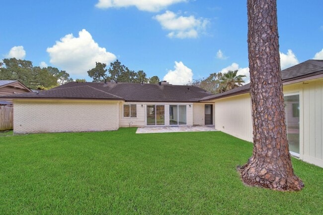 Building Photo - 10042 Briar Forest Dr