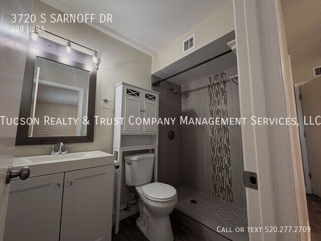 Building Photo - 3720 S Sarnoff Dr