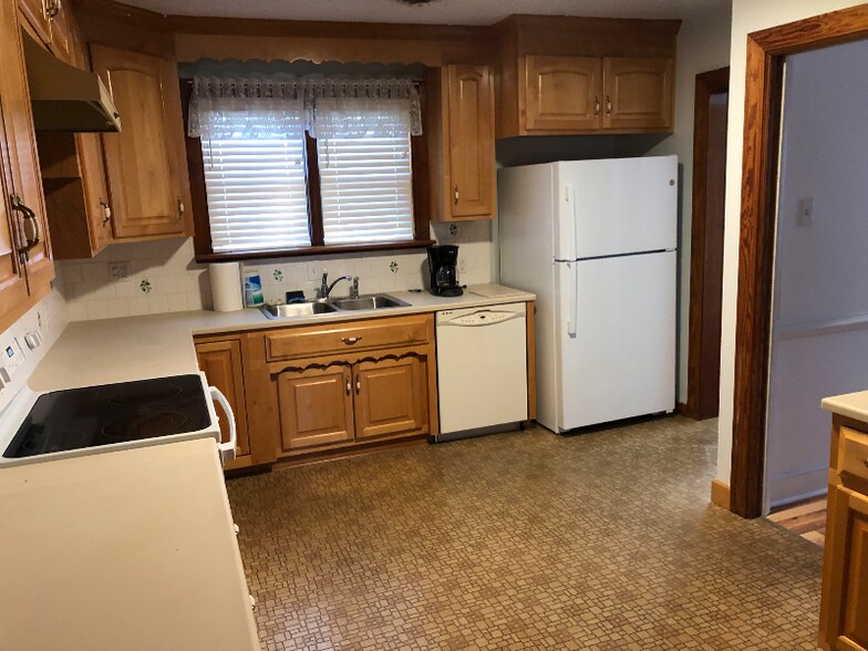 Building Photo - 11500 Elmwood Ln