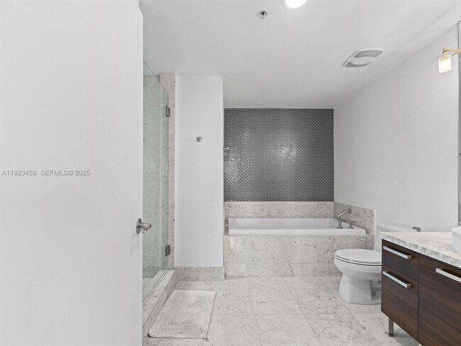 Building Photo - 253 NE 2nd St