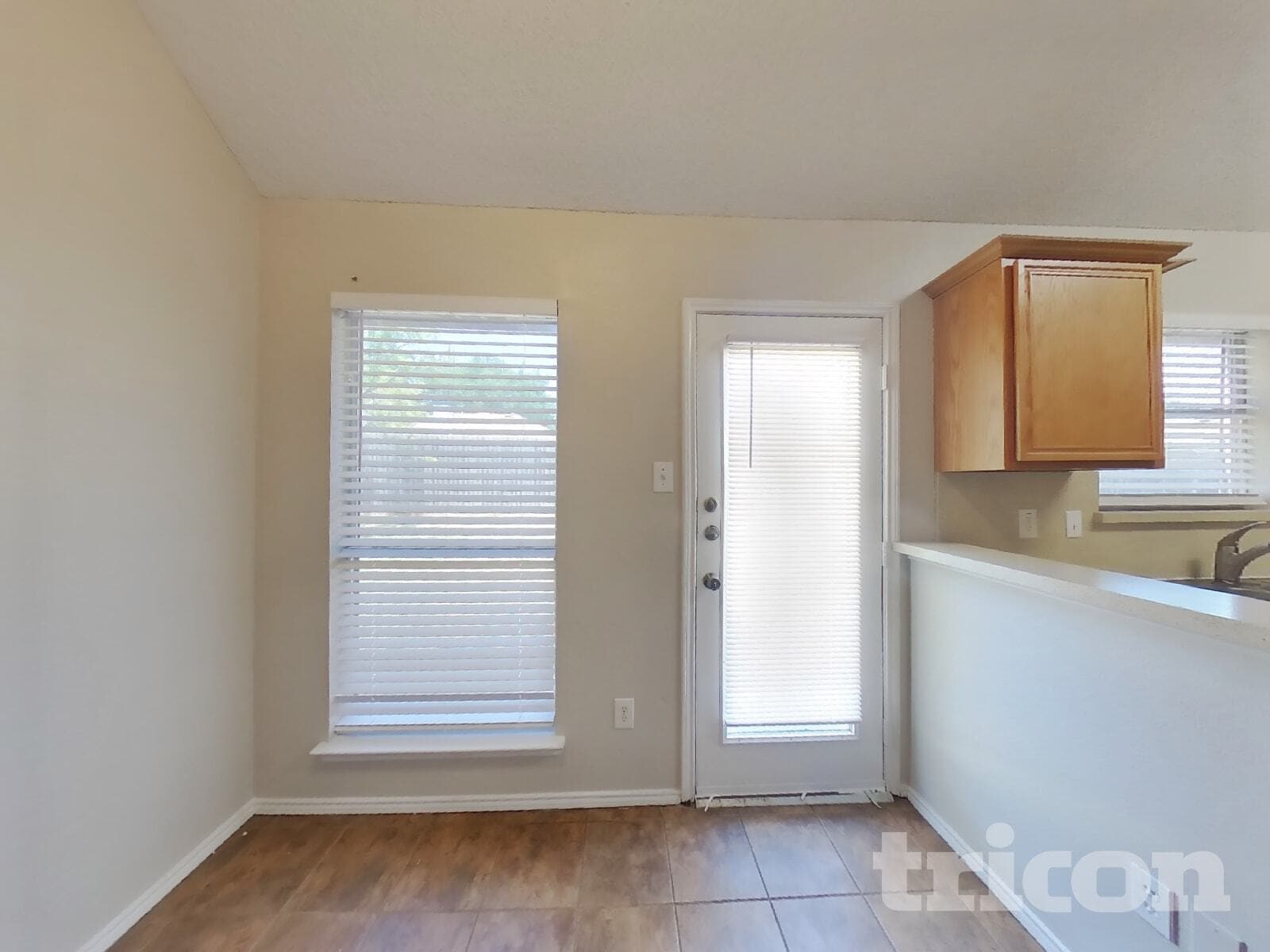 Building Photo - 409 Roan Ln