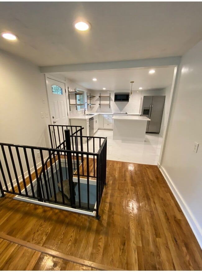 Building Photo - Newly Renovated 3 Bedroom in Renton Highlands