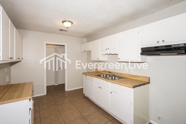 Building Photo - 3823 Barberry St