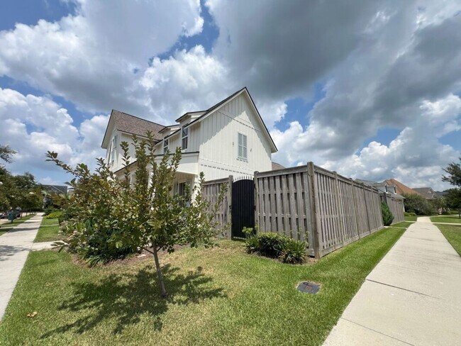 Building Photo - Beautiful 4-Bedroom Home in The Magnificen...