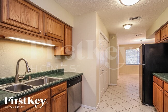 Building Photo - 14135 Rosetta Dr