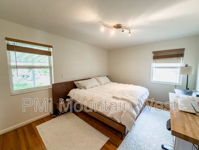 Building Photo - 2323 Bryan Ave