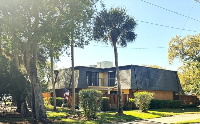 Building Photo - 3810 Saxon Dr