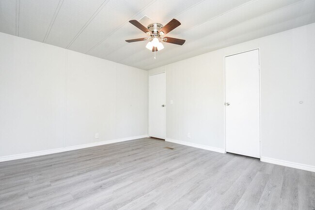 Building Photo - Cozy Roy Harris Loop mobile home