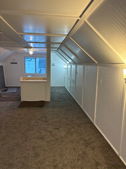 Building Photo - 538 Van Buren Ave