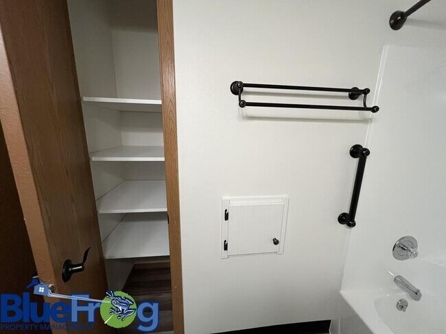 Building Photo - 646 Woodlawn Dr