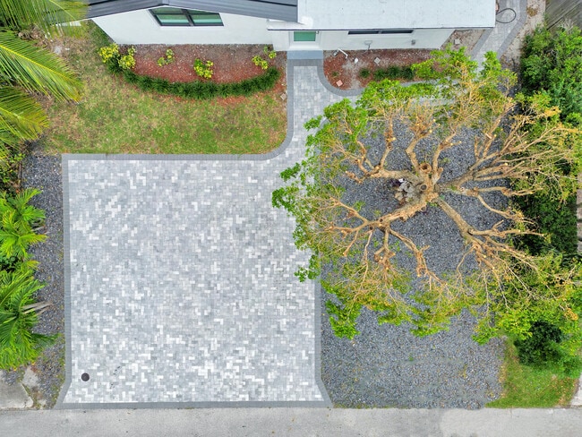 Building Photo - 320 NW 3rd Ave